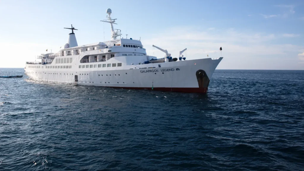 cruise-galapagos-legend-facade